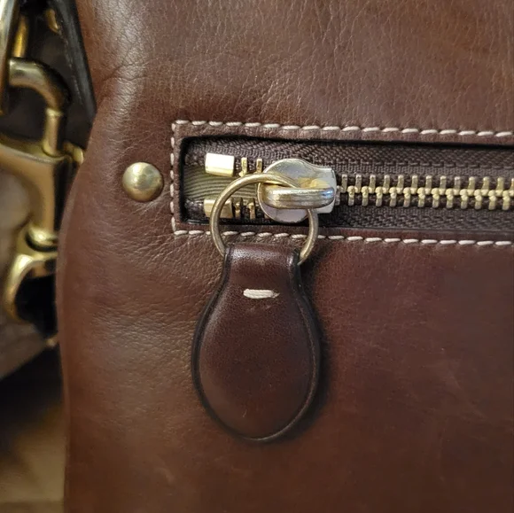 ⭐️ Coach Legacy Series Crossbody Leather Bag Host Pick ⭐️